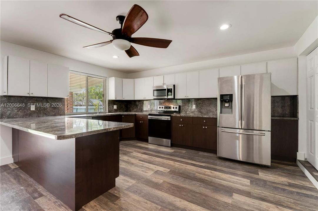 For Sale: $735,000 (3 beds, 3 baths, 1686 Square Feet)