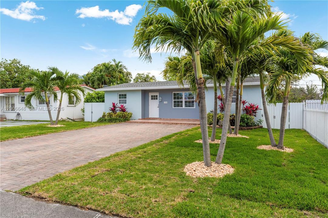 For Sale: $735,000 (3 beds, 3 baths, 1686 Square Feet)