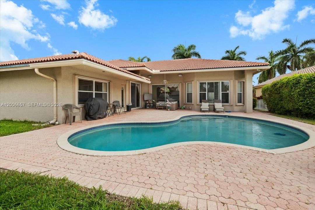 For Sale: $985,000 (4 beds, 2 baths, 2674 Square Feet)