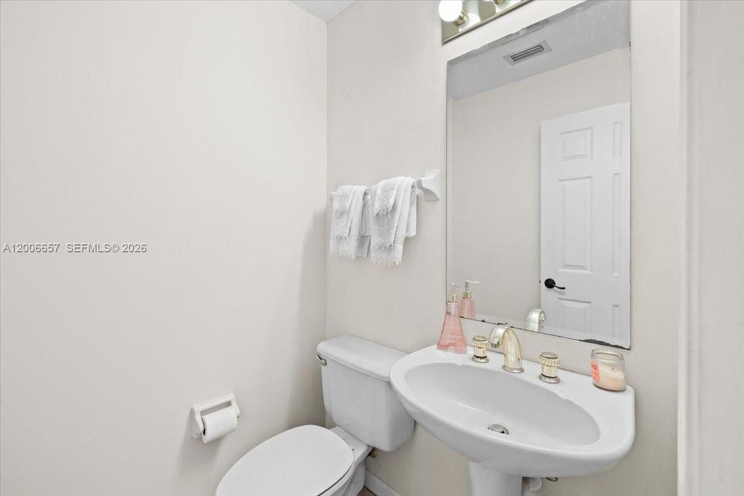 For Sale: $985,000 (4 beds, 2 baths, 2674 Square Feet)