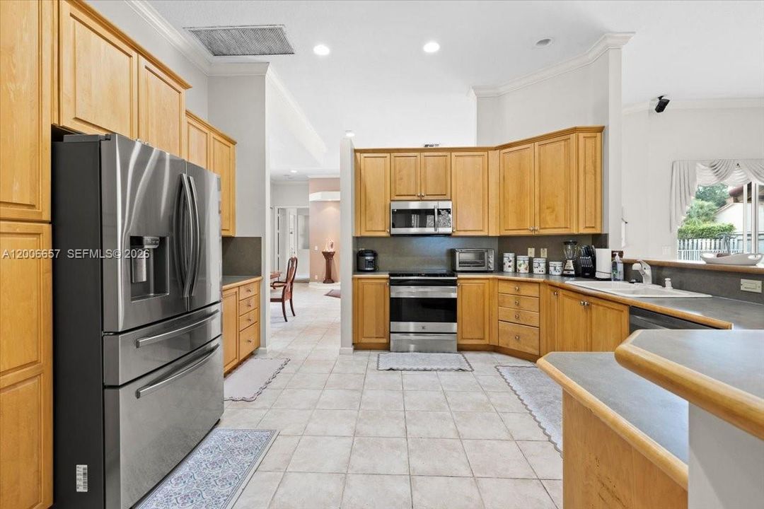For Sale: $985,000 (4 beds, 2 baths, 2674 Square Feet)
