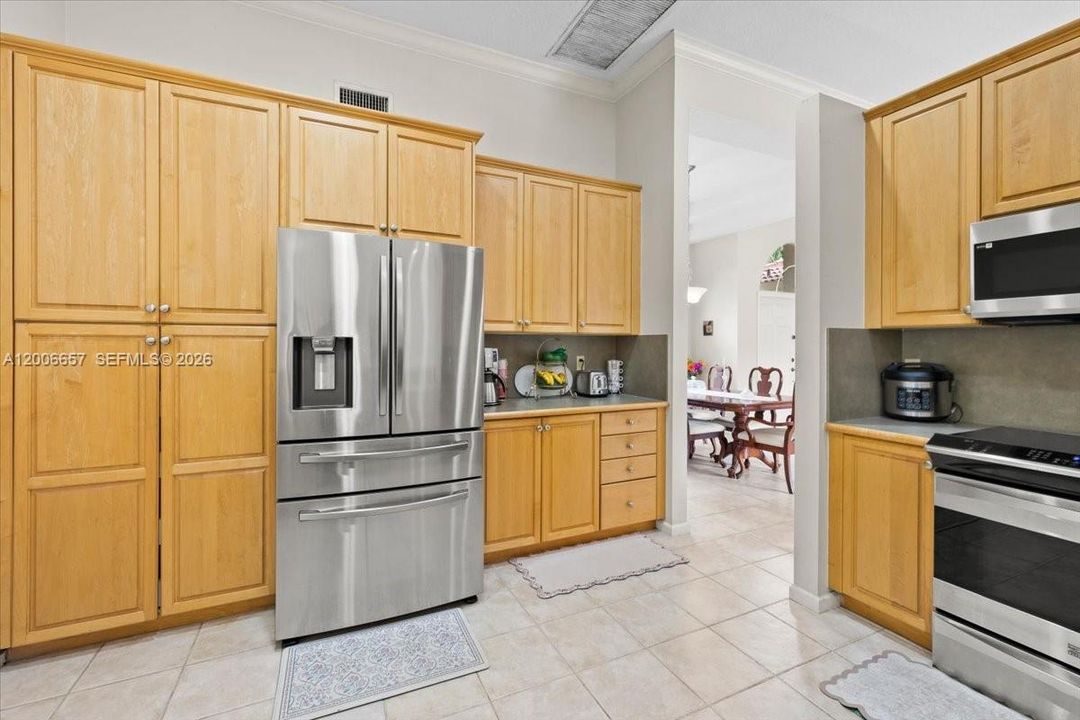 For Sale: $985,000 (4 beds, 2 baths, 2674 Square Feet)
