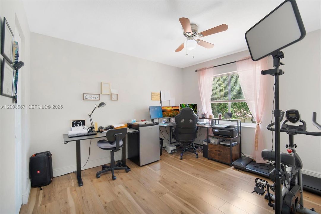 For Sale: $599,000 (5 beds, 3 baths, 3052 Square Feet)