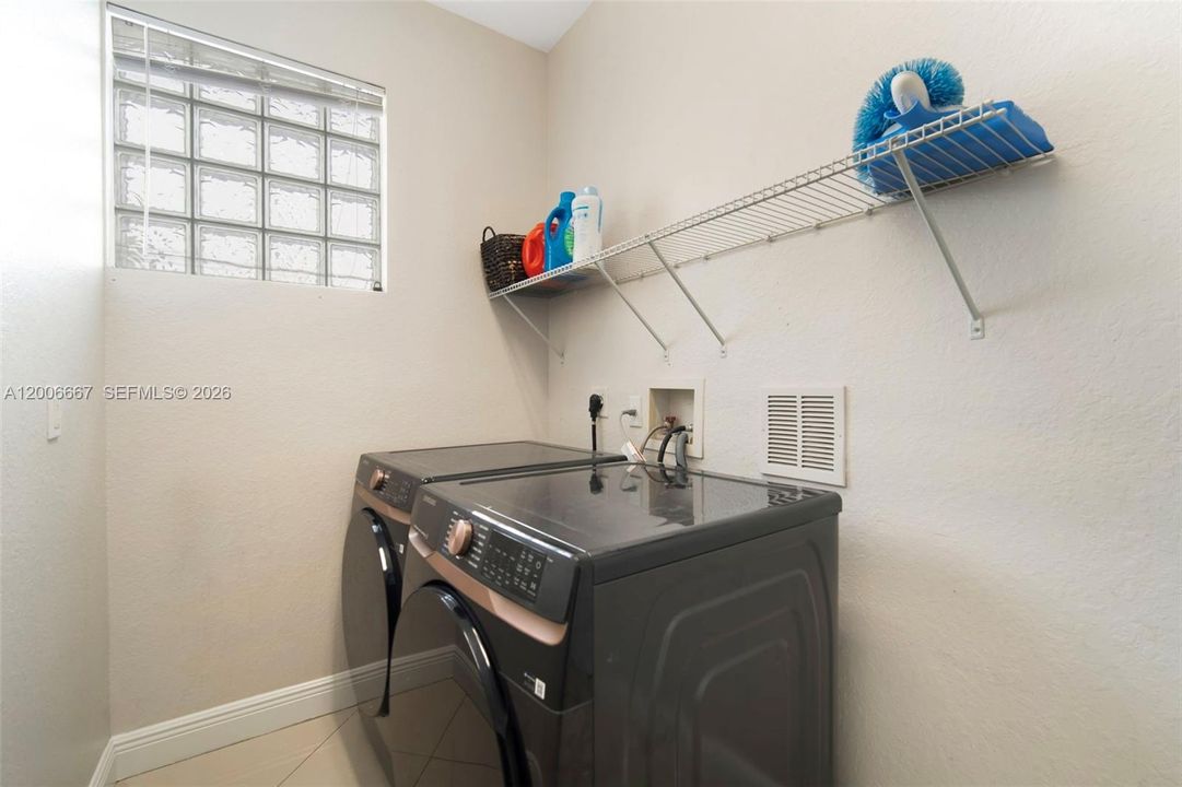 For Sale: $599,000 (5 beds, 3 baths, 3052 Square Feet)
