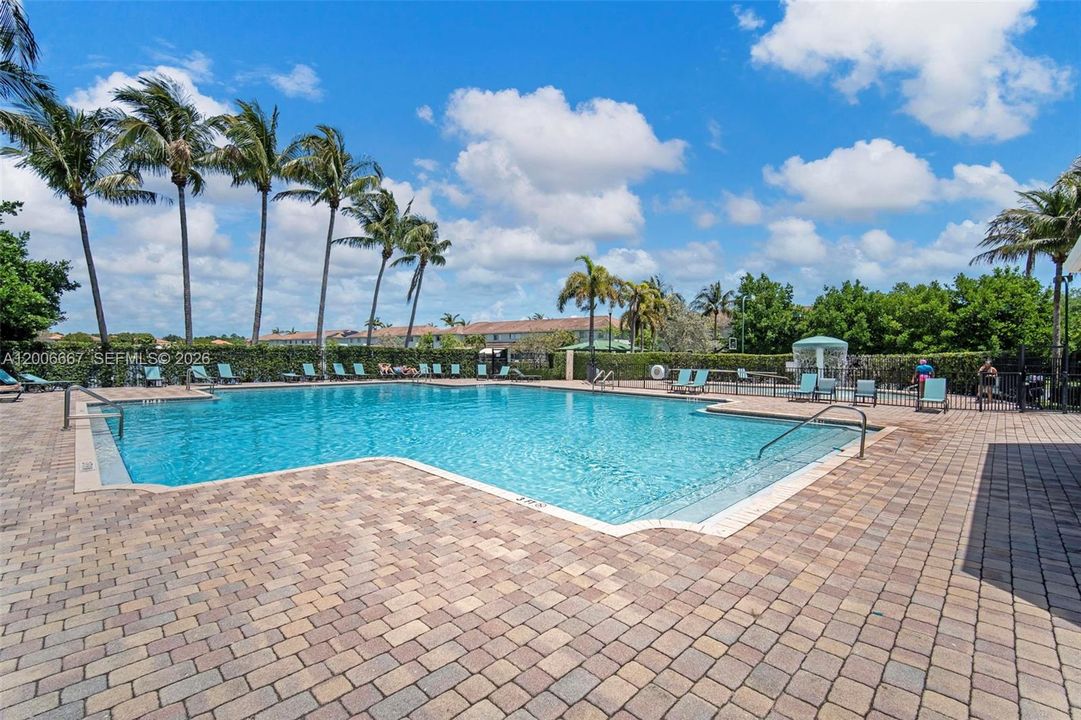 For Sale: $599,000 (5 beds, 3 baths, 3052 Square Feet)