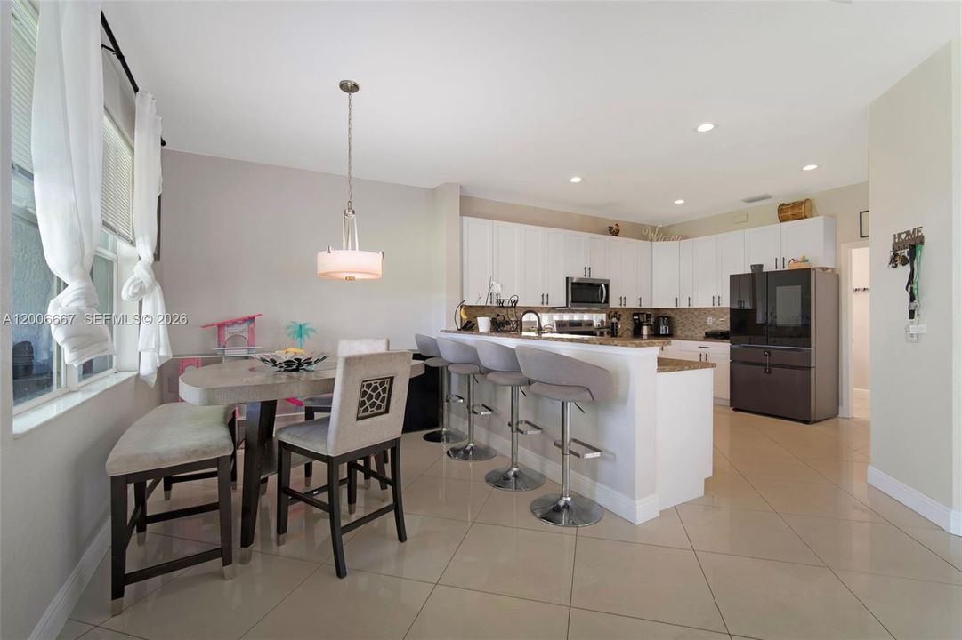 For Sale: $599,000 (5 beds, 3 baths, 3052 Square Feet)