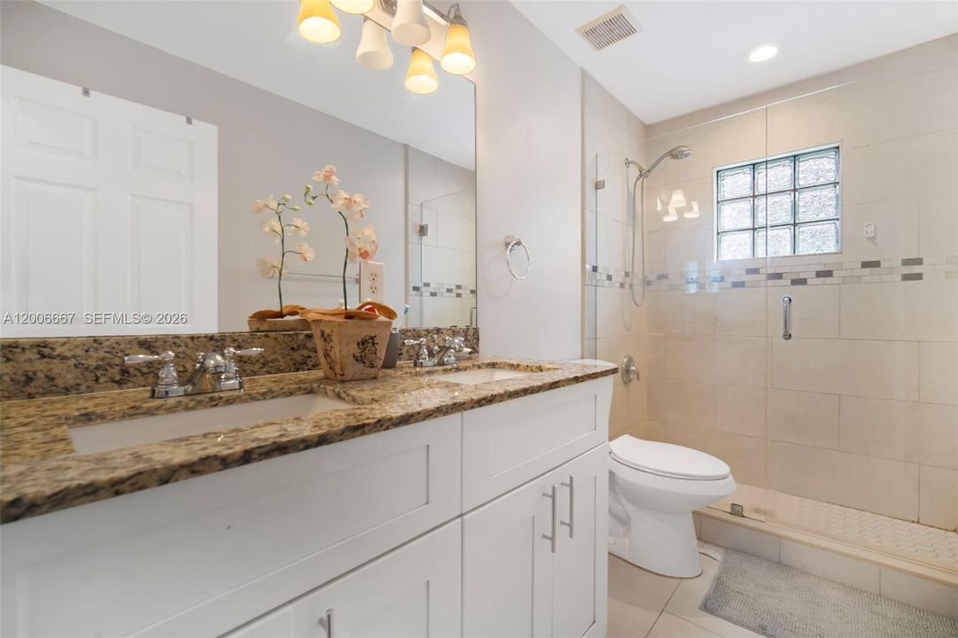 For Sale: $599,000 (5 beds, 3 baths, 3052 Square Feet)