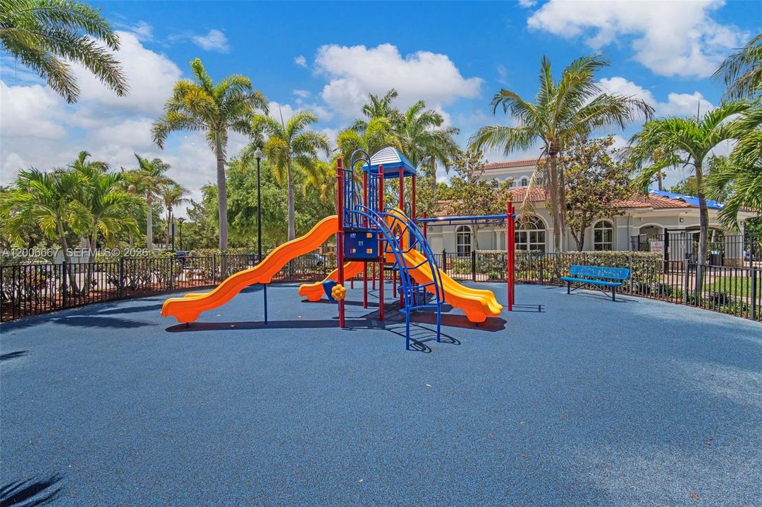For Sale: $599,000 (5 beds, 3 baths, 3052 Square Feet)