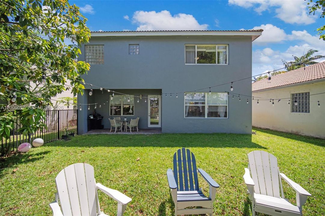 For Sale: $599,000 (5 beds, 3 baths, 3052 Square Feet)
