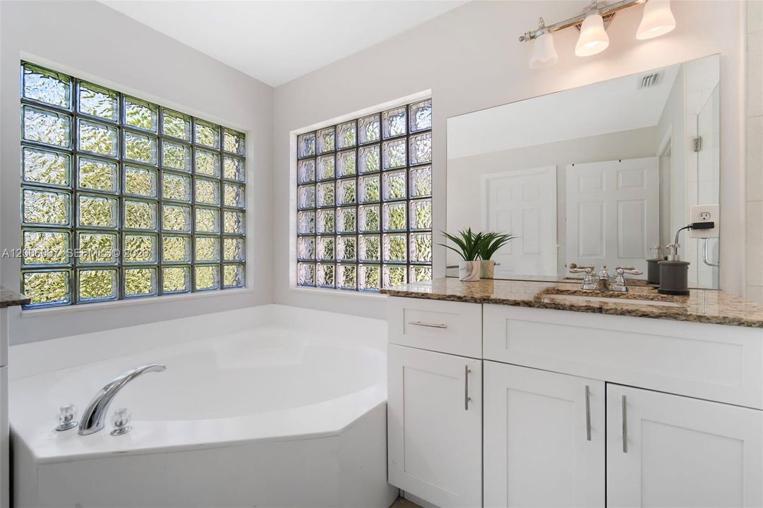 For Sale: $599,000 (5 beds, 3 baths, 3052 Square Feet)