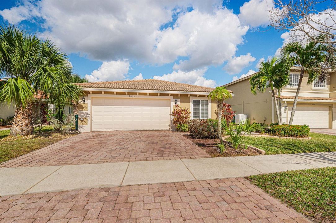 2-web-or-mls-2037 Providence Pl - 2