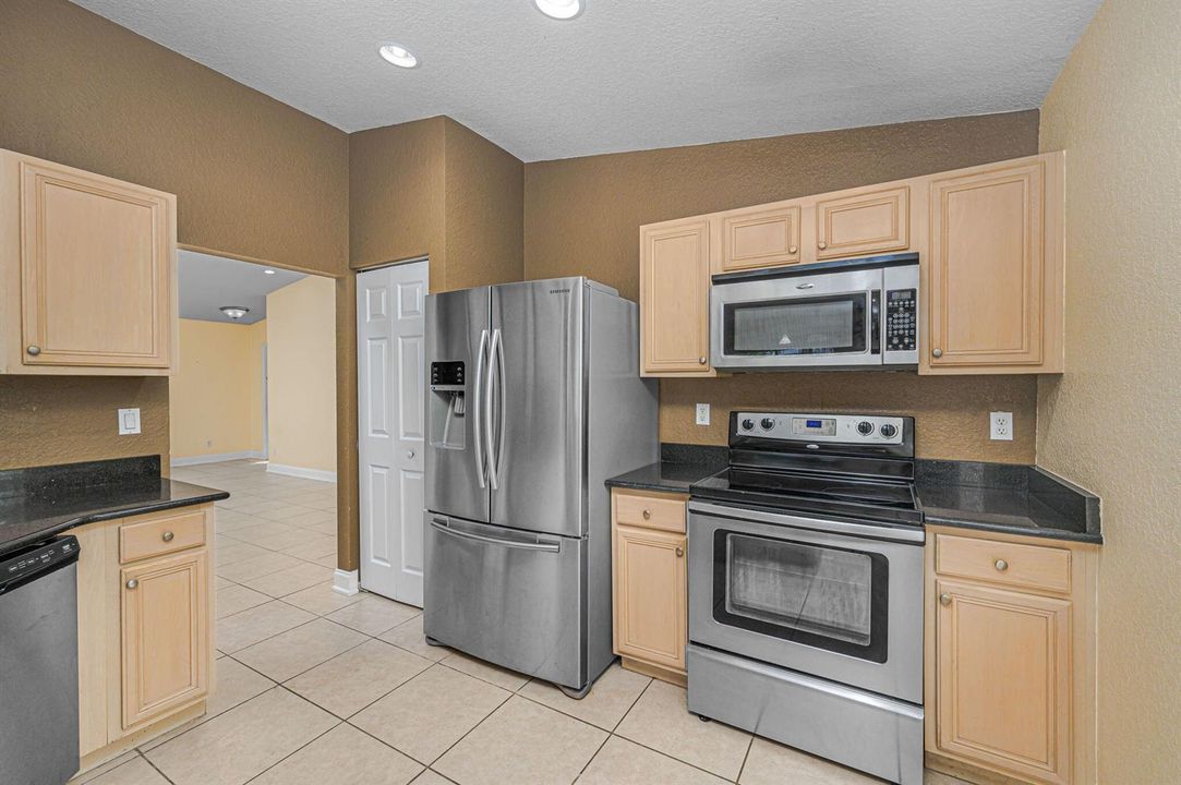 12-web-or-mls-2037 Providence Pl - 12
