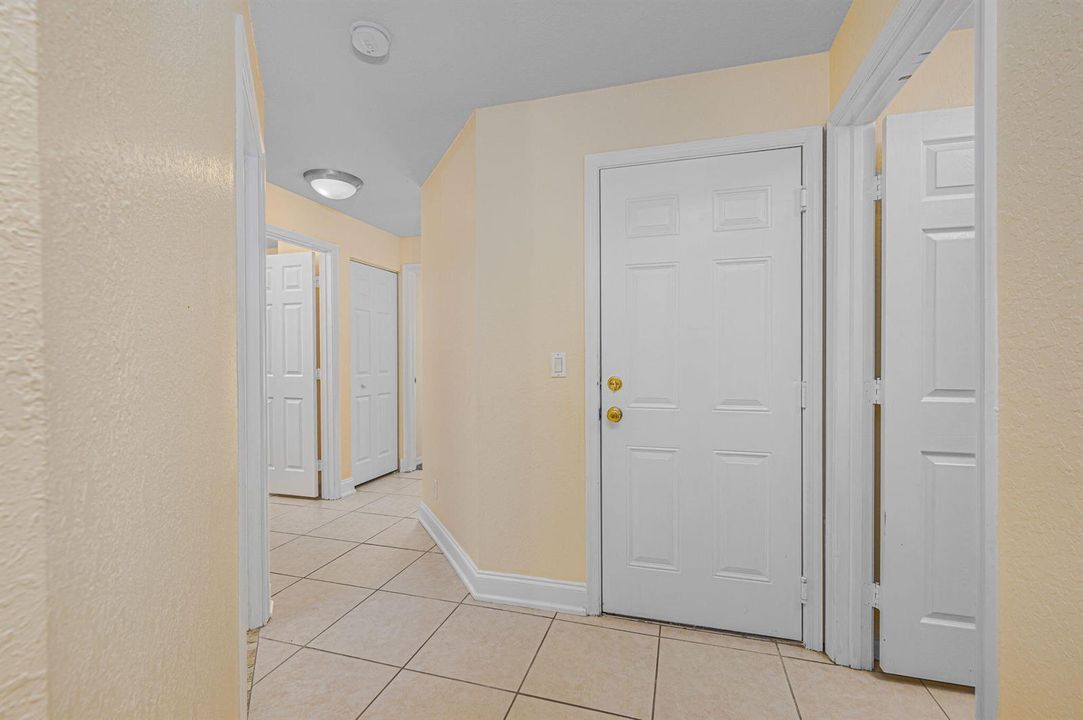 5-web-or-mls-2037 Providence Pl - 5
