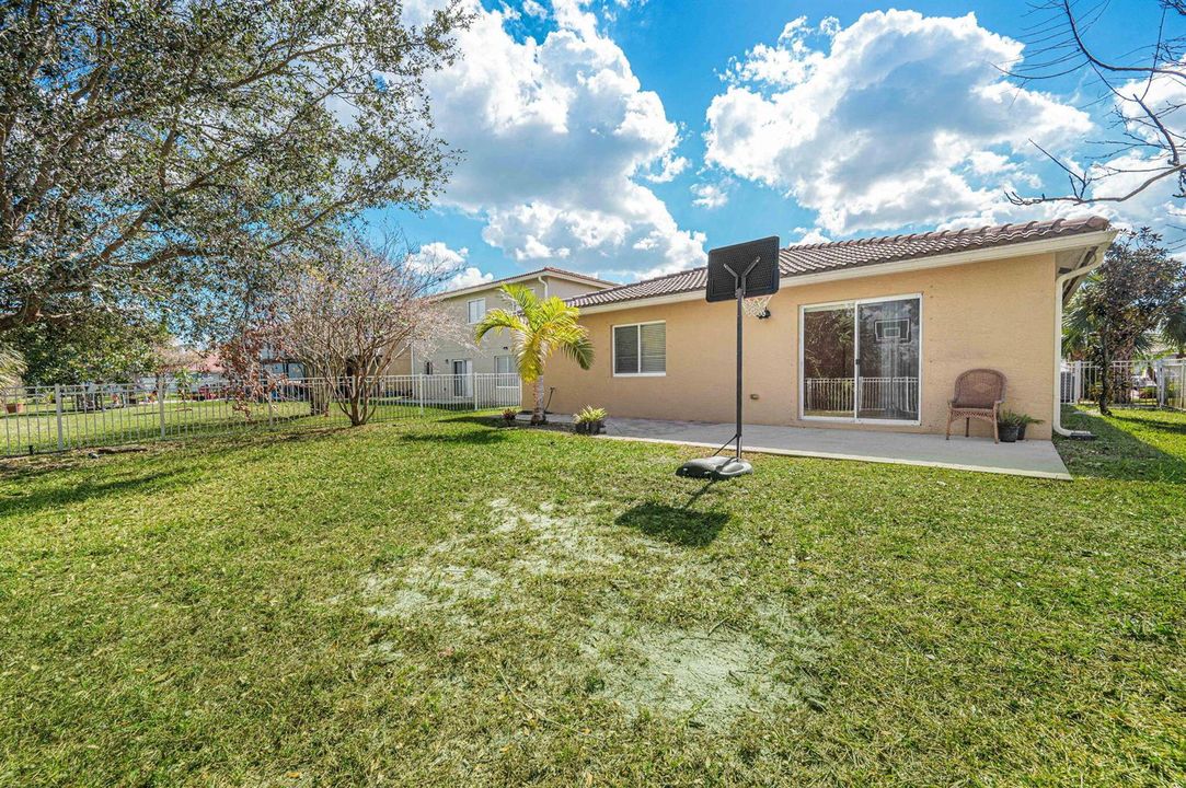 20-web-or-mls-2037 Providence Pl - 20