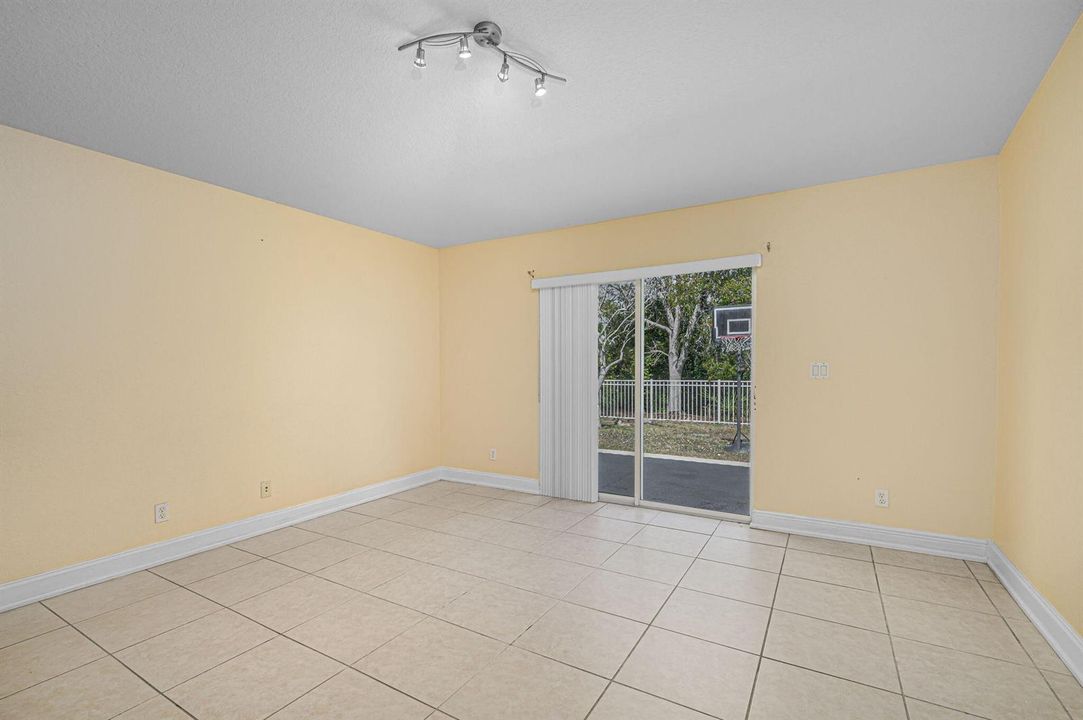 14-web-or-mls-2037 Providence Pl - 14