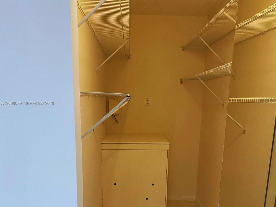 На продажу: $155,000 (2 спален, 1 ванн, 953 Квадратных фут)