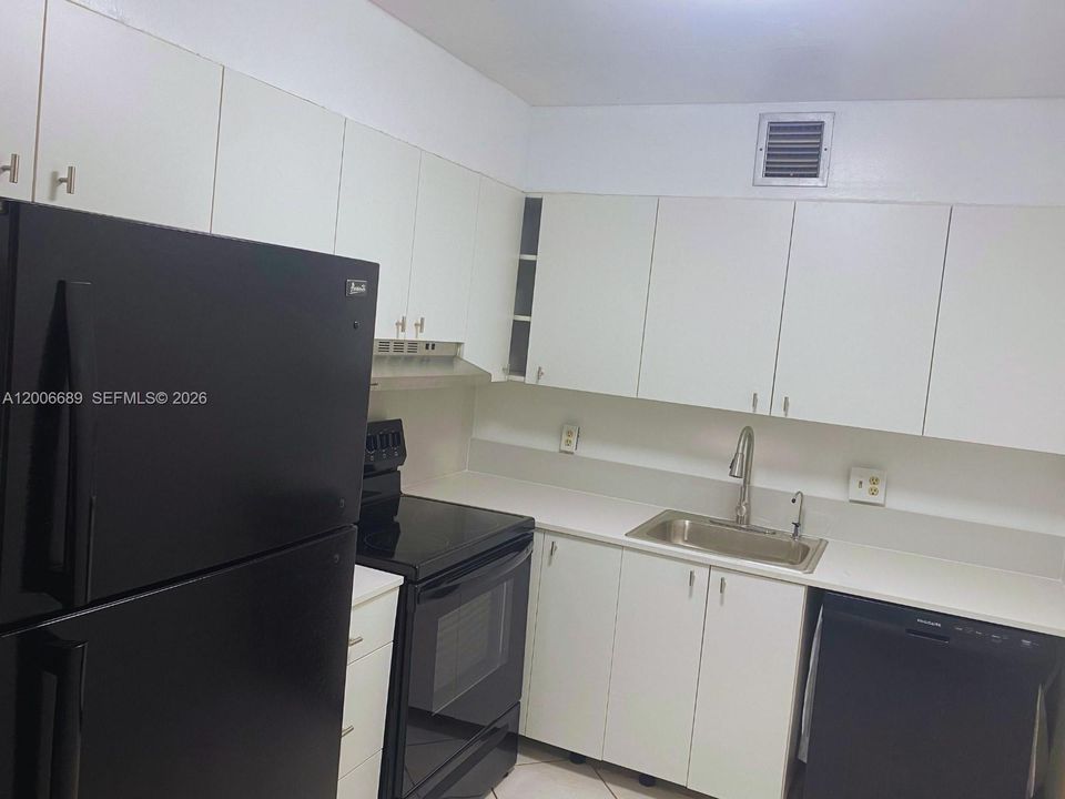 На продажу: $155,000 (2 спален, 1 ванн, 953 Квадратных фут)