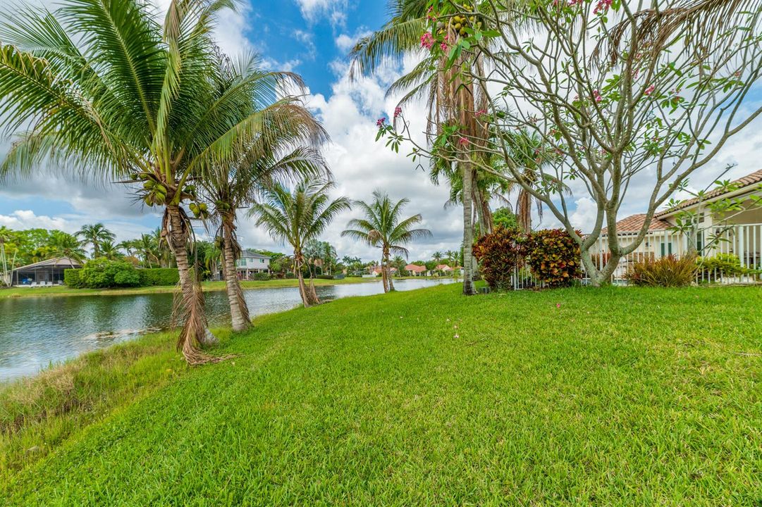 SIDE YARD