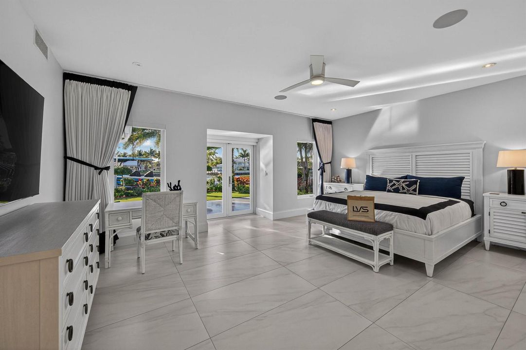 Villa Coastal Hideaway- Primary Bedroom