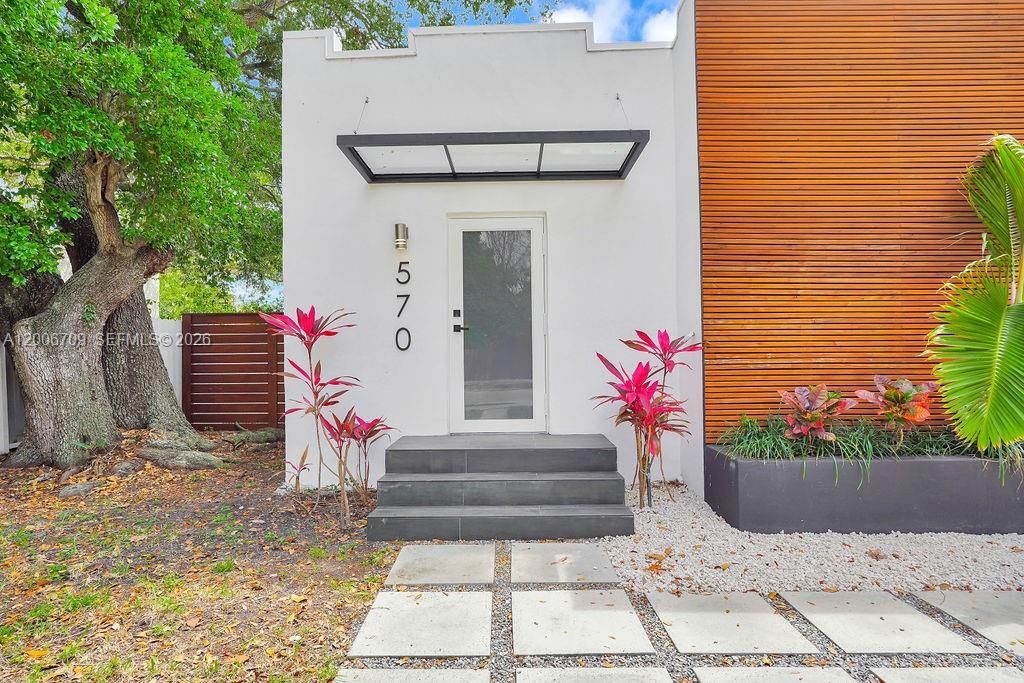En Venta: $879,000 (3 camas, 2 baños, 1026 Pies cuadrados)