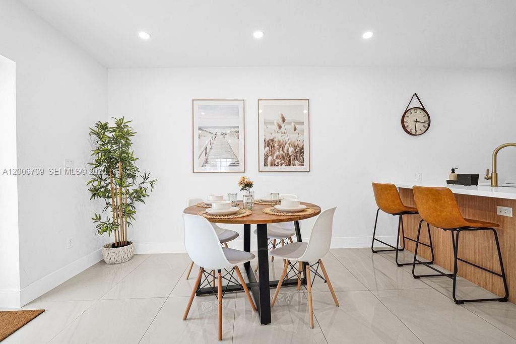 En Venta: $879,000 (3 camas, 2 baños, 1026 Pies cuadrados)