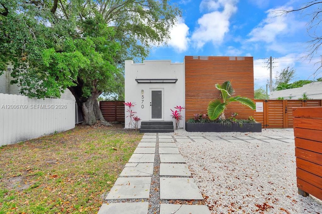 En Venta: $879,000 (3 camas, 2 baños, 1026 Pies cuadrados)
