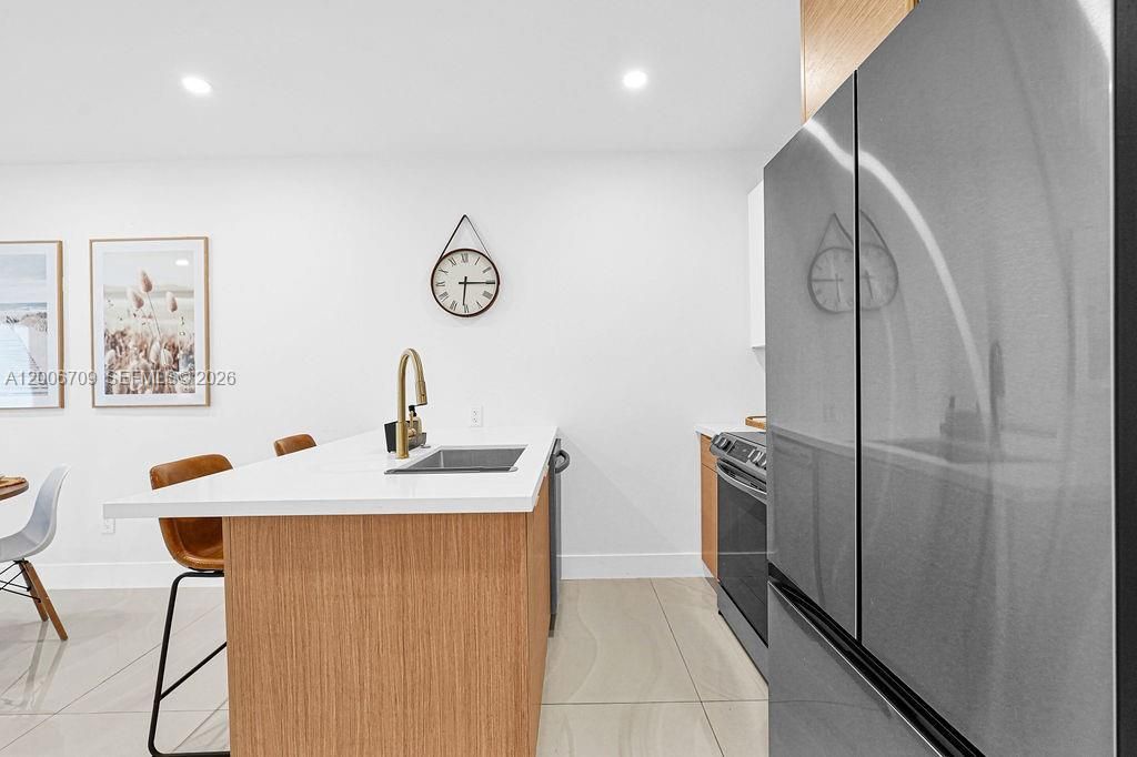 En Venta: $879,000 (3 camas, 2 baños, 1026 Pies cuadrados)