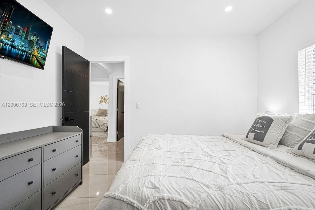 En Venta: $879,000 (3 camas, 2 baños, 1026 Pies cuadrados)
