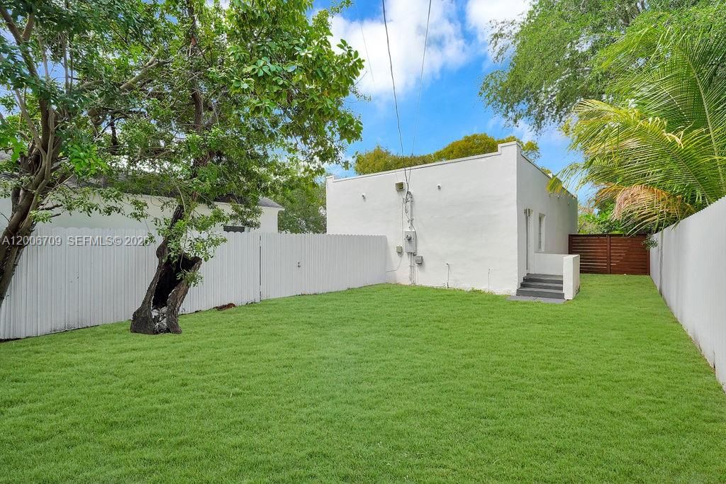 En Venta: $879,000 (3 camas, 2 baños, 1026 Pies cuadrados)