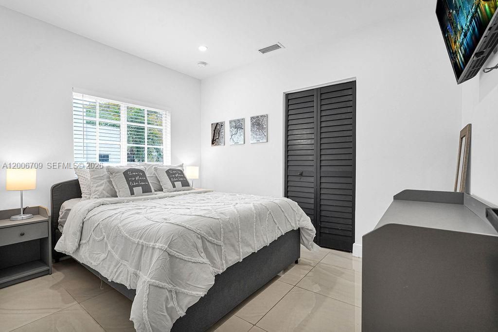 En Venta: $879,000 (3 camas, 2 baños, 1026 Pies cuadrados)