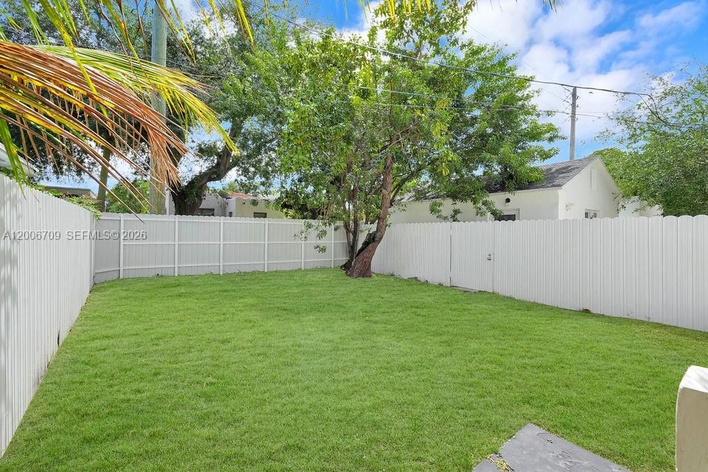 En Venta: $879,000 (3 camas, 2 baños, 1026 Pies cuadrados)