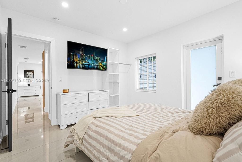 En Venta: $879,000 (3 camas, 2 baños, 1026 Pies cuadrados)