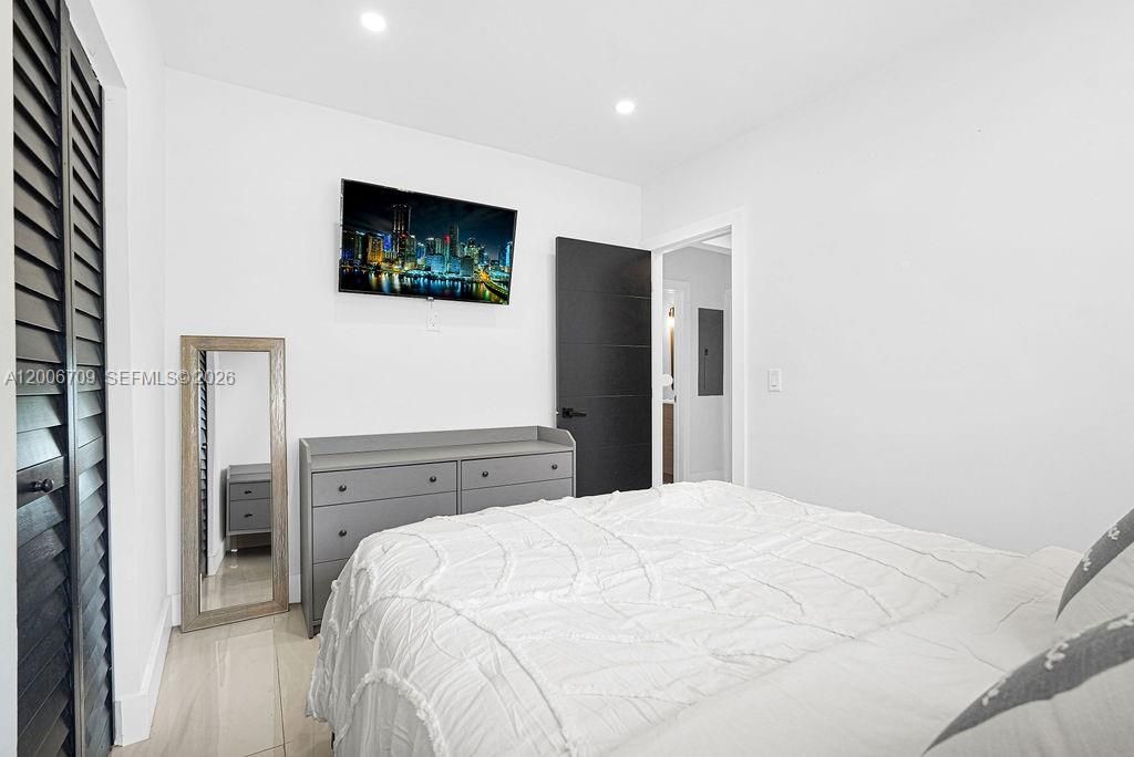 En Venta: $879,000 (3 camas, 2 baños, 1026 Pies cuadrados)