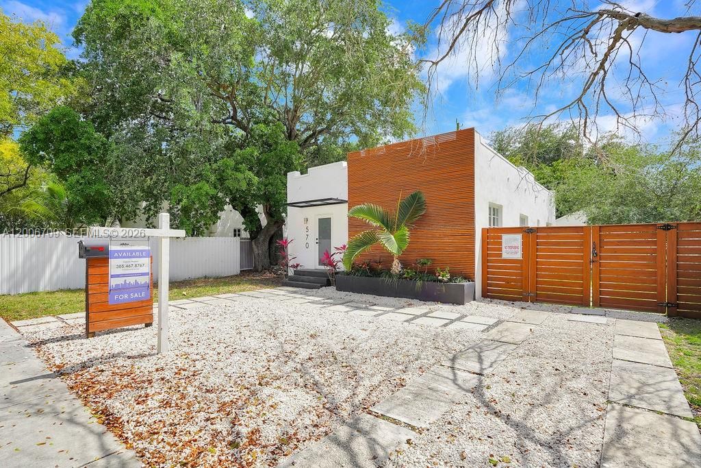 En Venta: $879,000 (3 camas, 2 baños, 1026 Pies cuadrados)