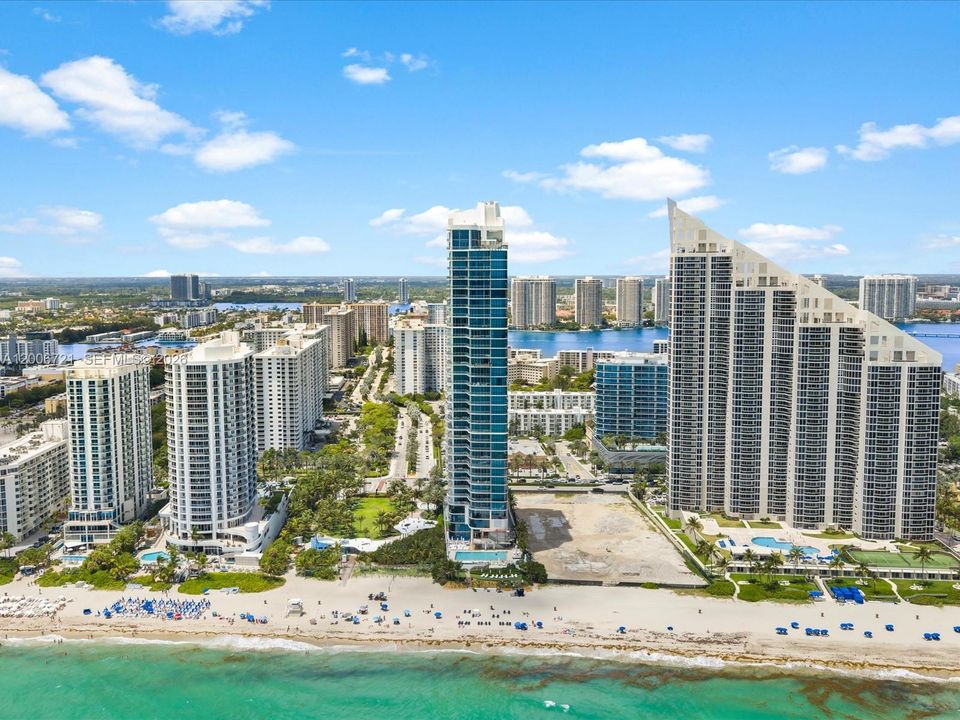 For Sale: $4,795,000 (3 beds, 5 baths, 3340 Square Feet)
