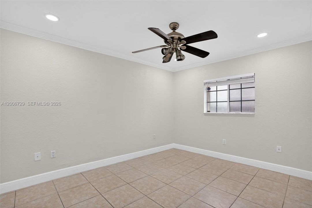 Недавно продано: $909,000 (4 спален, 3 ванн, 2133 Квадратных фут)