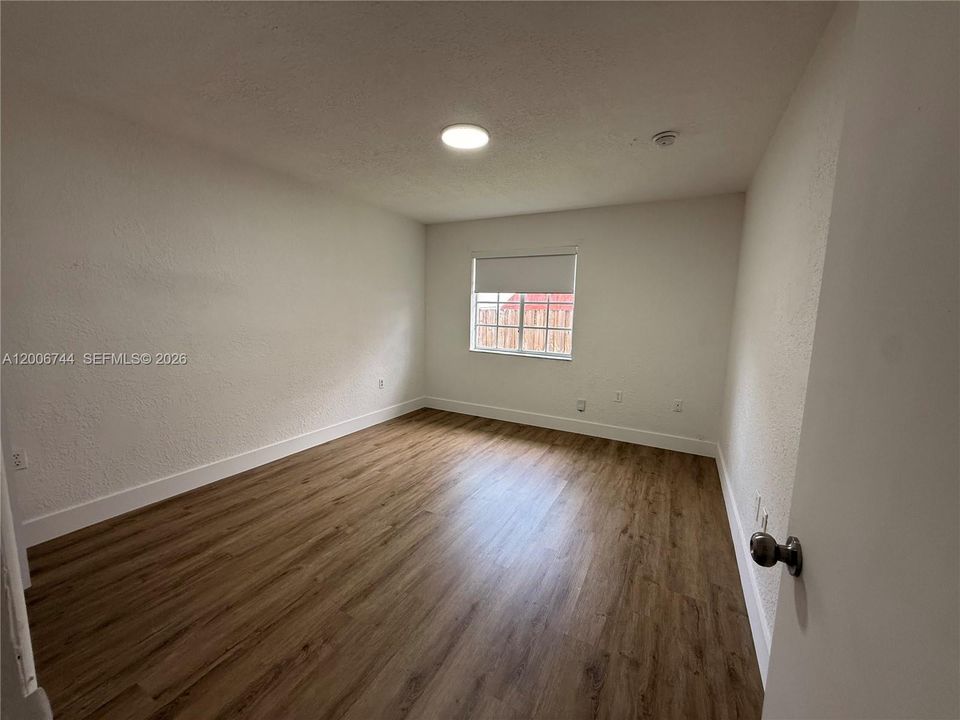 В аренду: $2,295 (2 спален, 1 ванн, 2451 Квадратных фут)