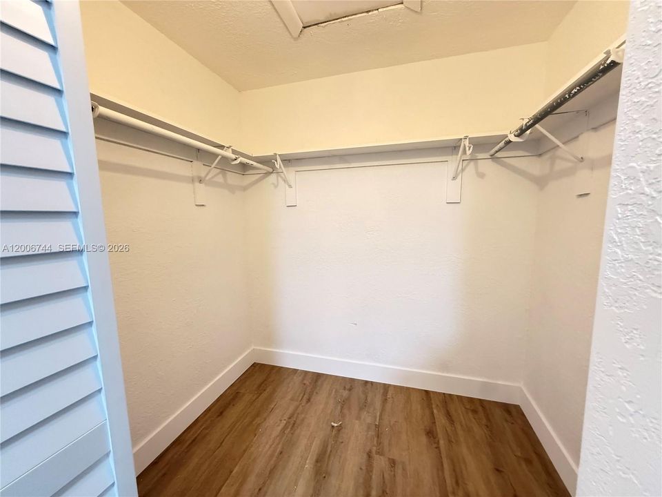 В аренду: $2,295 (2 спален, 1 ванн, 2451 Квадратных фут)