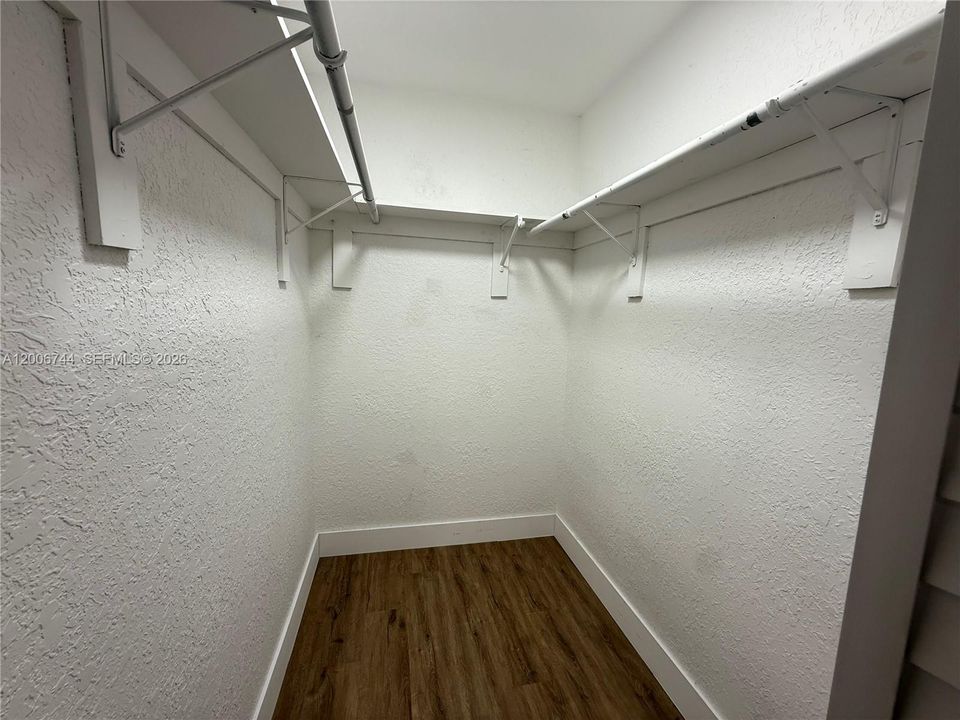 В аренду: $2,295 (2 спален, 1 ванн, 2451 Квадратных фут)