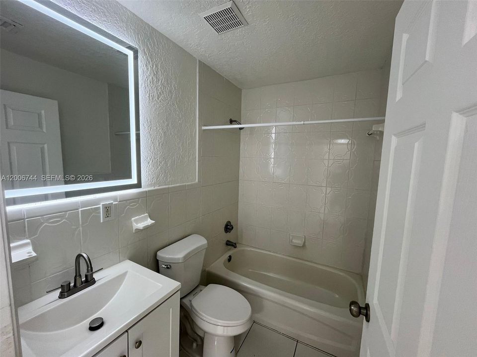 В аренду: $2,295 (2 спален, 1 ванн, 2451 Квадратных фут)
