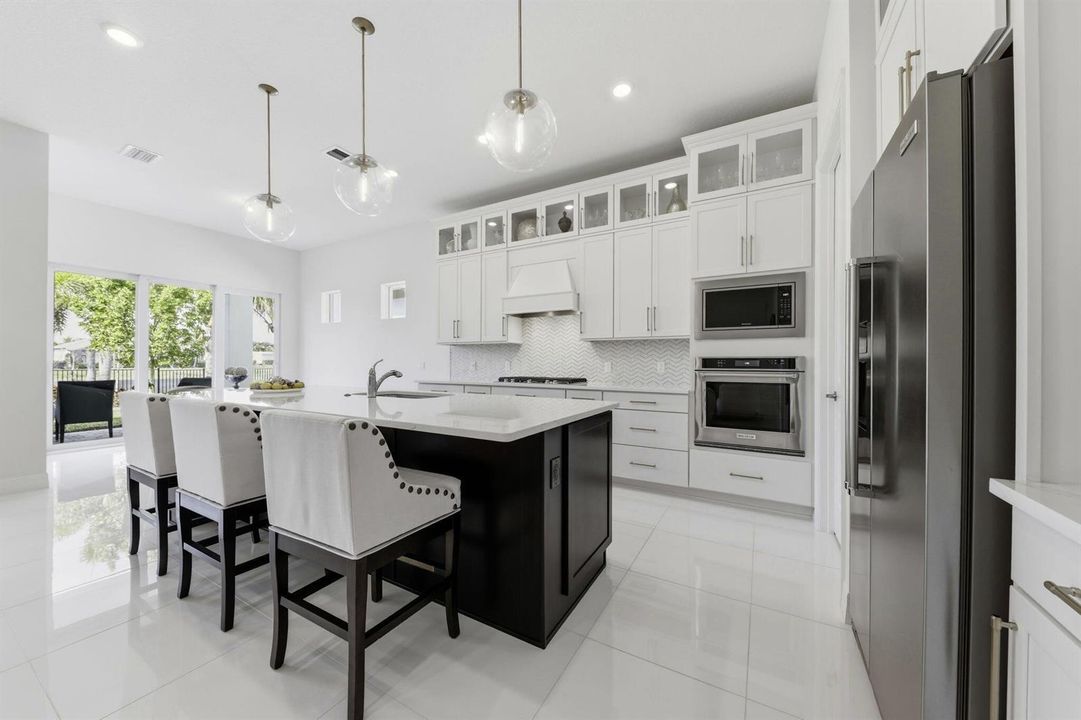 16-015_F8_10332 Northbrook Cir