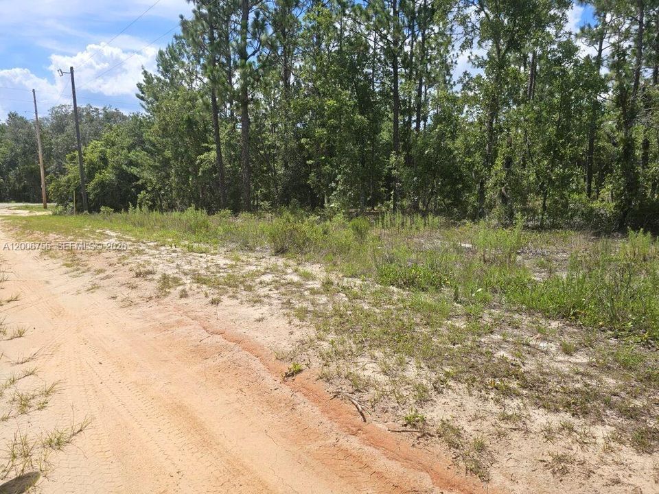 待售: $7,800 (0.11 acres)