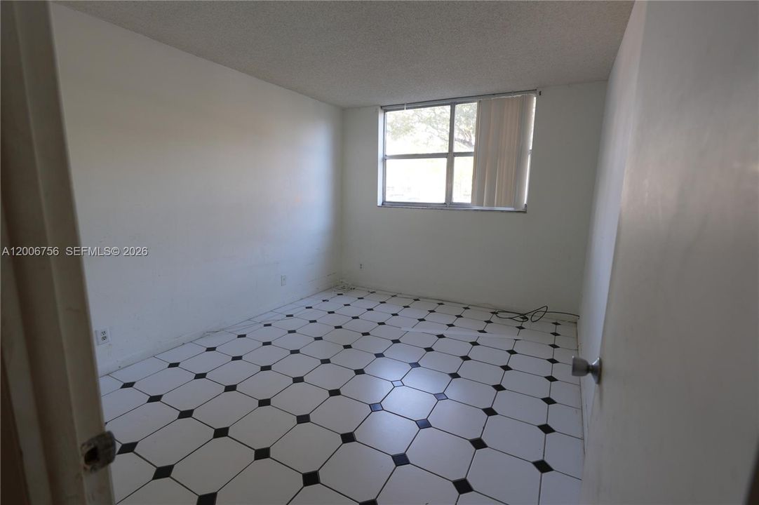 For Sale: $129,000 (2 beds, 2 baths, 1133 Square Feet)
