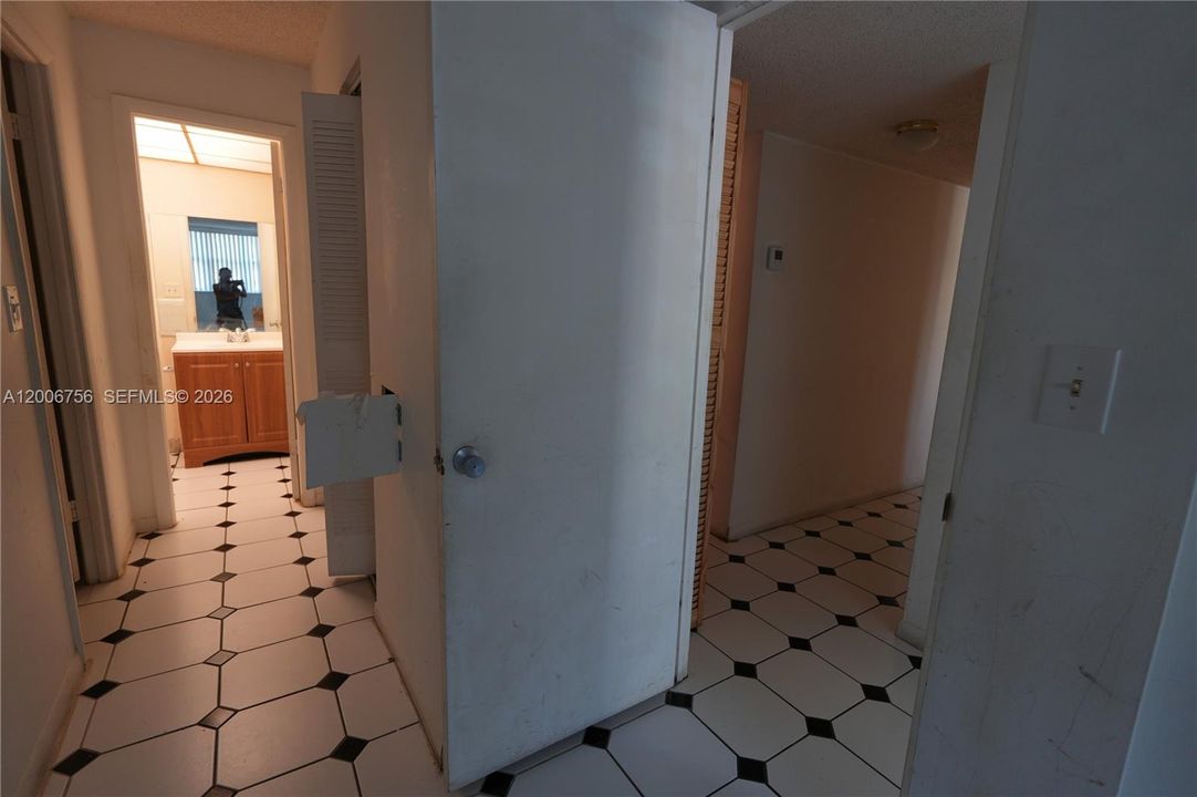 For Sale: $129,000 (2 beds, 2 baths, 1133 Square Feet)