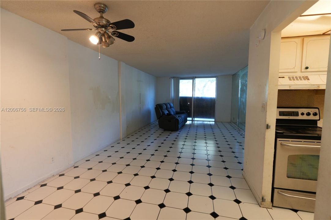 For Sale: $129,000 (2 beds, 2 baths, 1133 Square Feet)