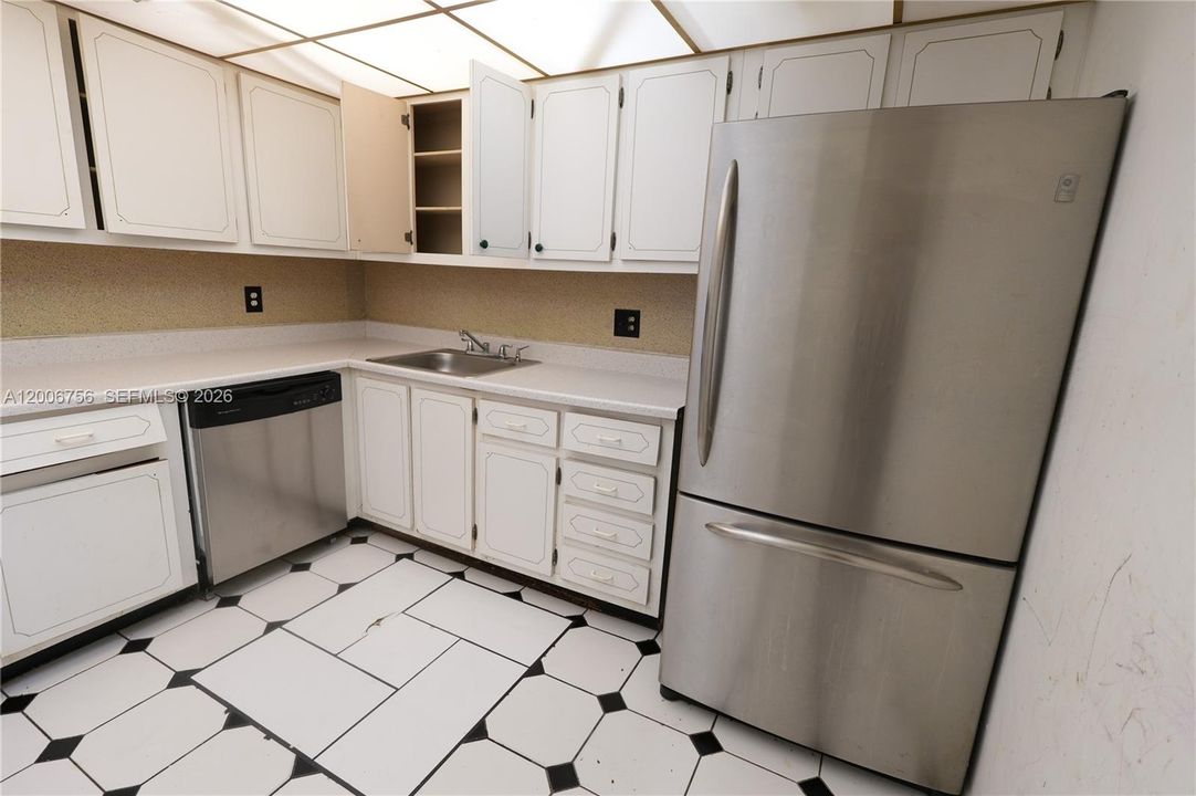 For Sale: $129,000 (2 beds, 2 baths, 1133 Square Feet)
