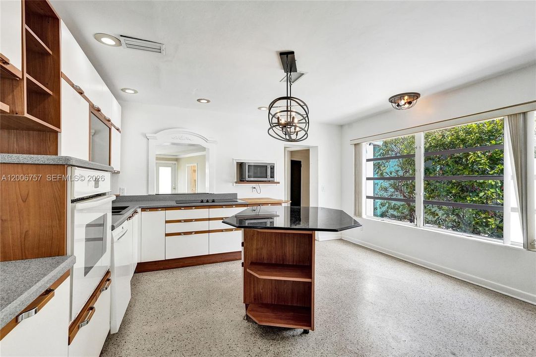 For Sale: $724,950 (3 beds, 3 baths, 2515 Square Feet)