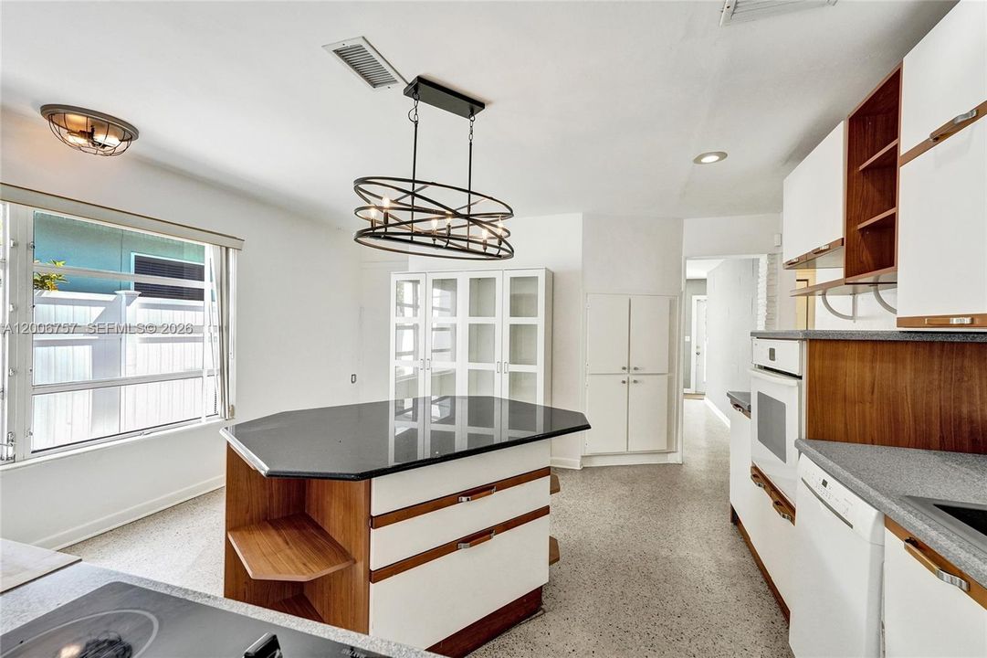 For Sale: $724,950 (3 beds, 3 baths, 2515 Square Feet)