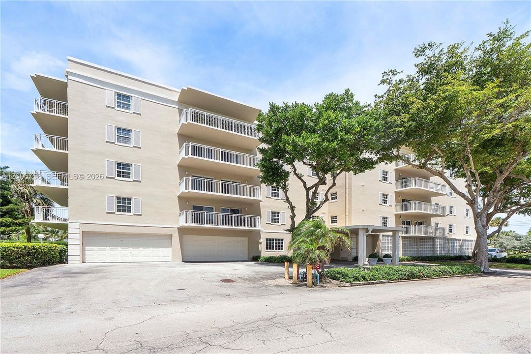 Active With Contract: $835,000 (3 beds, 2 baths, 2339 Square Feet)