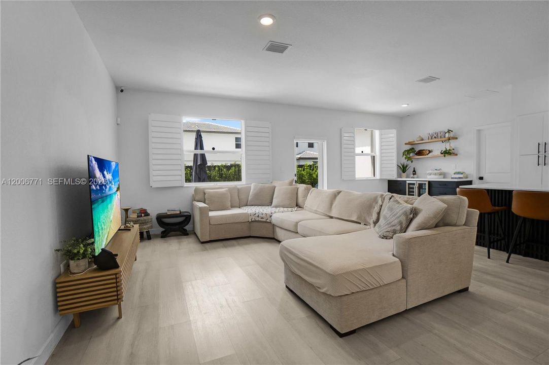 For Sale: $767,500 (3 beds, 2 baths, 1736 Square Feet)